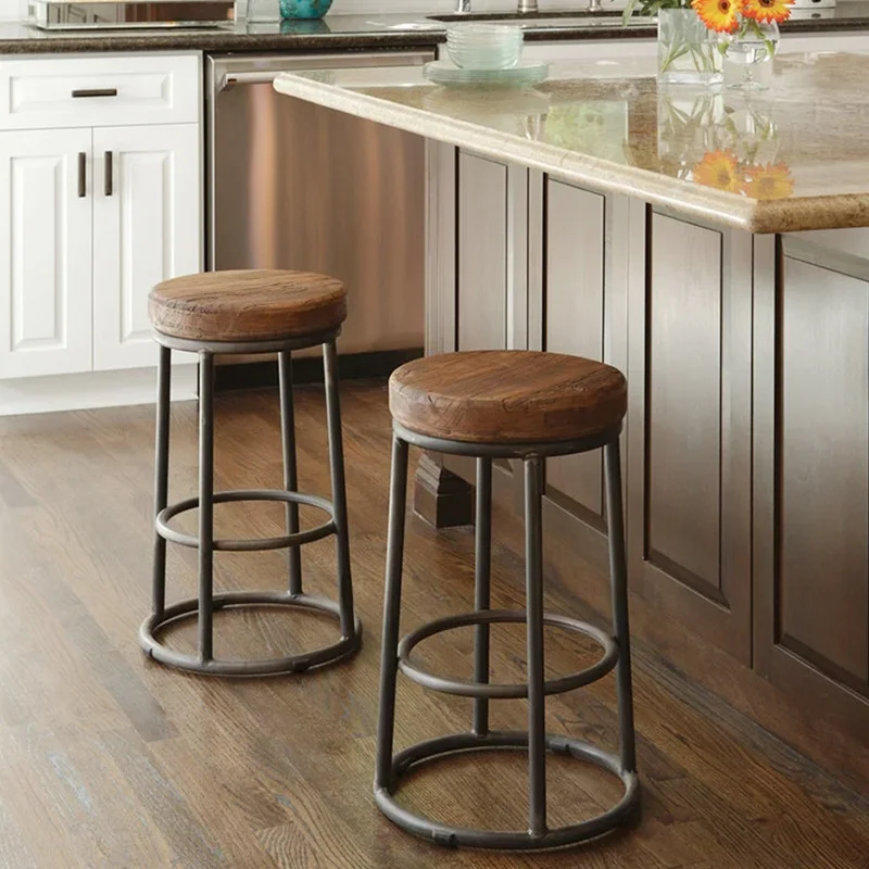 Home Bar Seating - アメリカンレトロアイアンハイフットバースツール、無垢材座席、レジャーシート、コーヒーショップ、レストラン家具 WT151