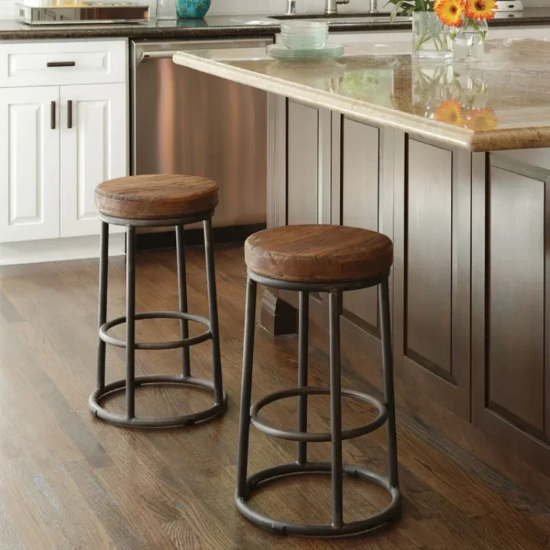 アメリカンレトロアイアンハイフットバースツール、無垢材座席、 - Home Bar Seating のレビューと価格