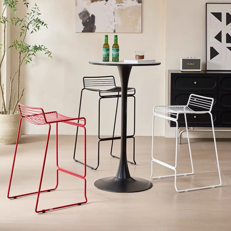 北欧ミニマリストバースツール、モダンな屋外用鉄製ハイチェア、 - Home Bar Seating のレビューと価格